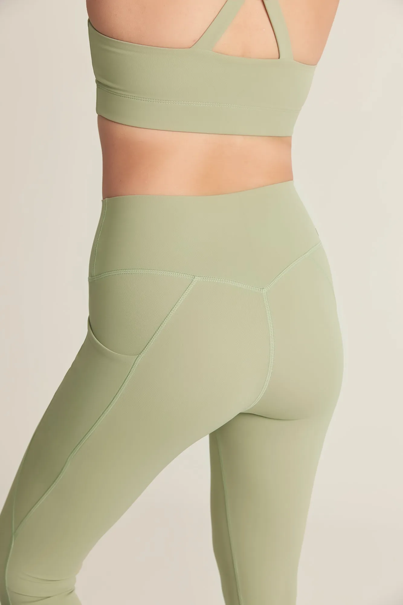 Pocket Leggings (Full 24) in Matcha Latte