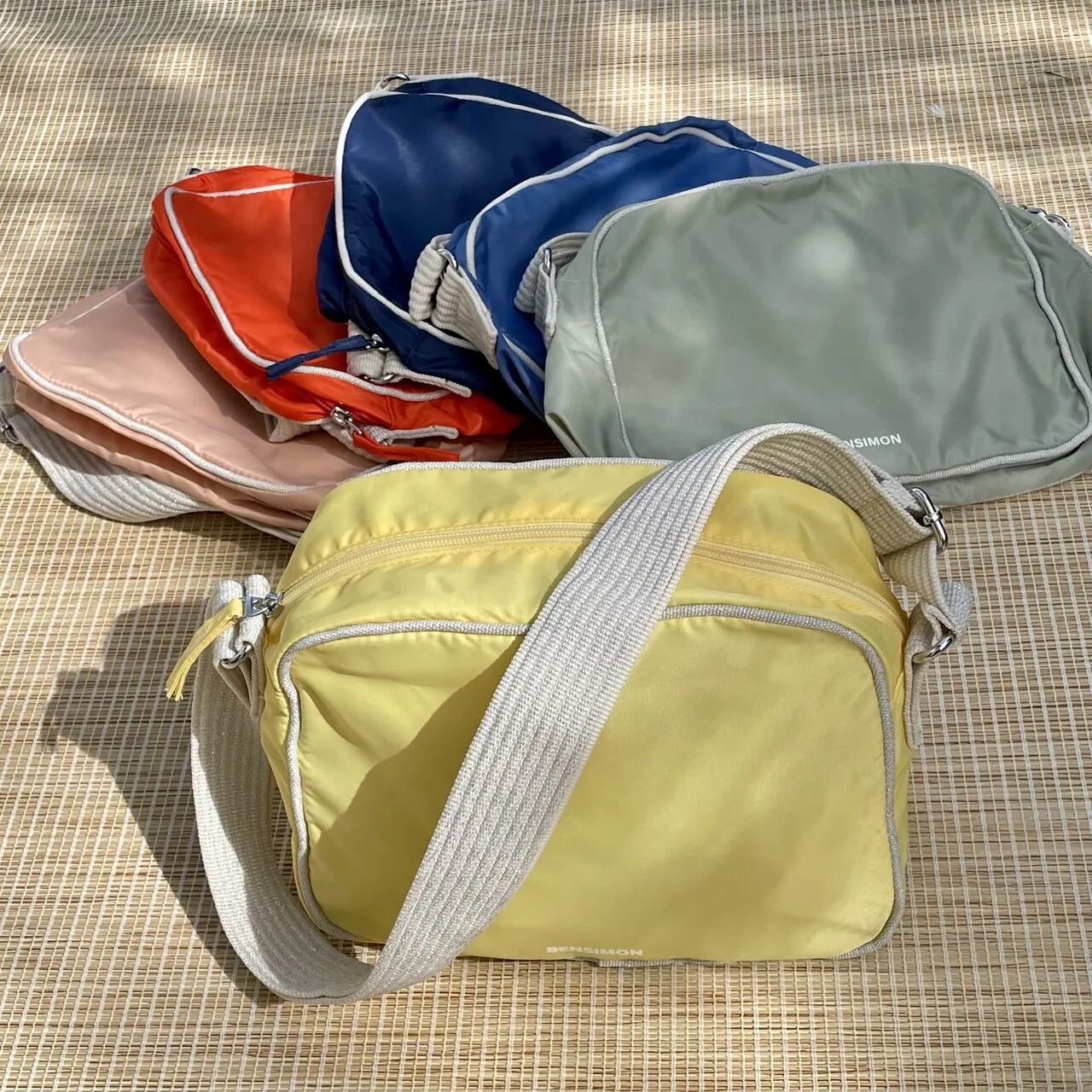 SMALL BESACE BAG COLOR LINE