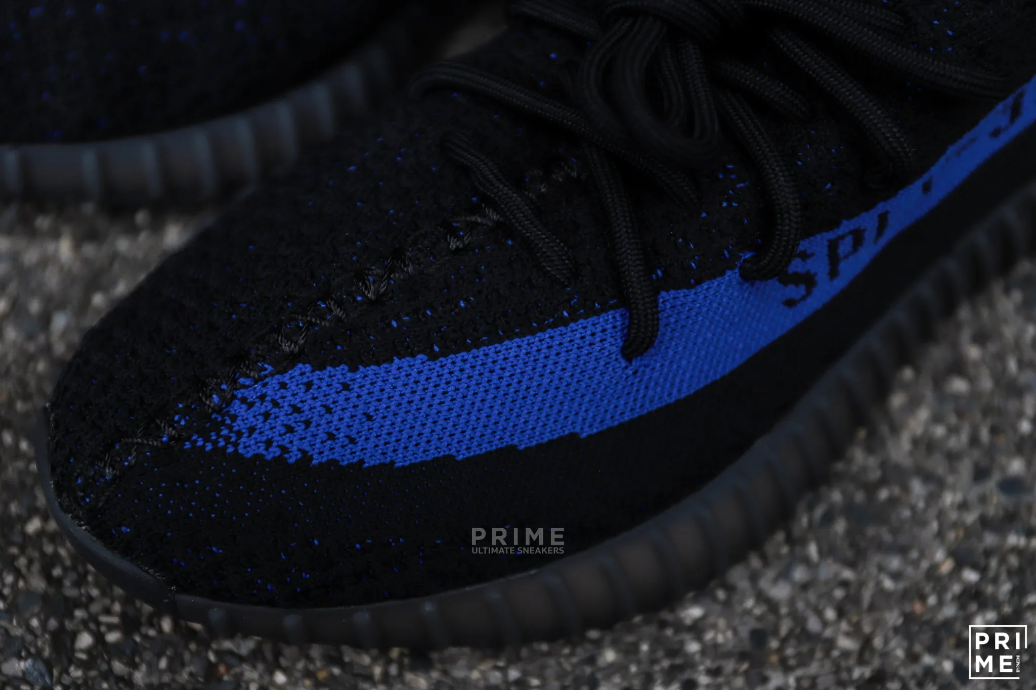 Yeezy 350 V2 Dazzling Blue (GY7164)